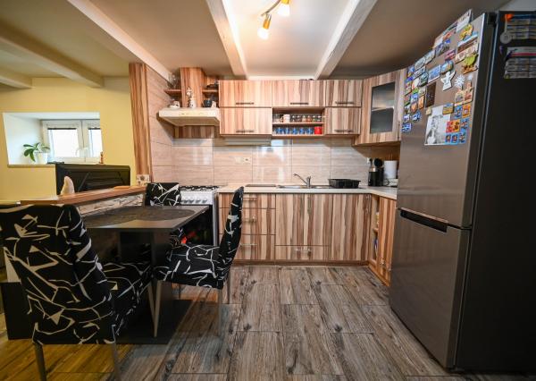 PREDAJ, INVESTIČNÁ NEHNUTEĽNOSŤ S OKAMŽITÝM VÝNOSOM, RODINNÝ DOM – 3 BYTOVÉ JEDNOTKY POD JEDNOU STRECHOU, Hlohovec