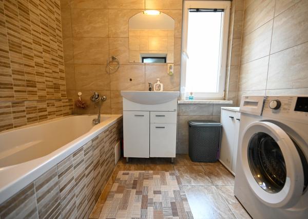 PREDAJ, INVESTIČNÁ NEHNUTEĽNOSŤ S OKAMŽITÝM VÝNOSOM, RODINNÝ DOM – 3 BYTOVÉ JEDNOTKY POD JEDNOU STRECHOU, Hlohovec