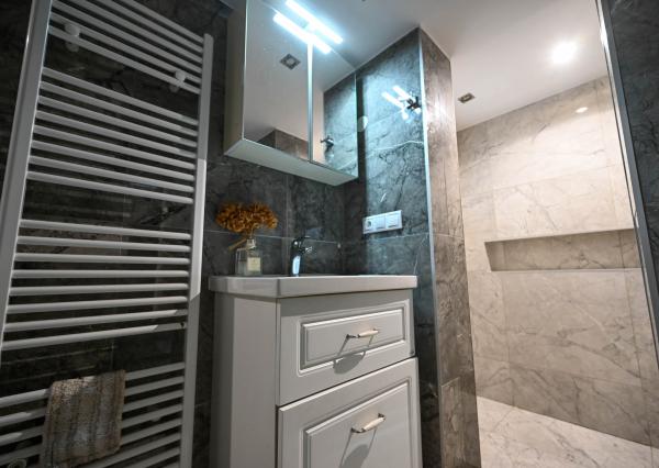 PREDAJ, INVESTIČNÁ NEHNUTEĽNOSŤ S OKAMŽITÝM VÝNOSOM, RODINNÝ DOM – 3 BYTOVÉ JEDNOTKY POD JEDNOU STRECHOU, Hlohovec