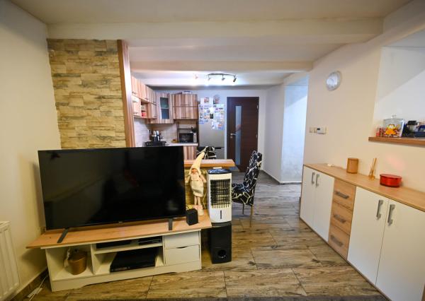 PREDAJ, INVESTIČNÁ NEHNUTEĽNOSŤ S OKAMŽITÝM VÝNOSOM, RODINNÝ DOM – 3 BYTOVÉ JEDNOTKY POD JEDNOU STRECHOU, Hlohovec