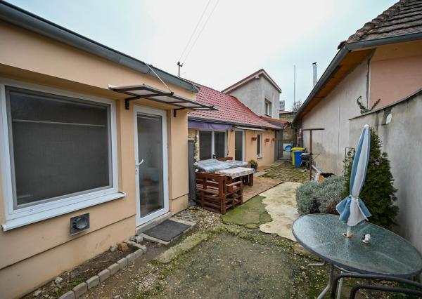 PREDAJ, INVESTIČNÁ NEHNUTEĽNOSŤ S OKAMŽITÝM VÝNOSOM, RODINNÝ DOM – 3 BYTOVÉ JEDNOTKY POD JEDNOU STRECHOU, Hlohovec