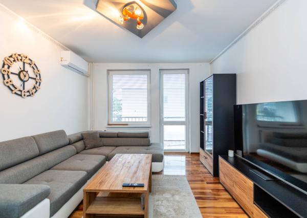 REZERVOVANÉ - 1-izbový byt po rekonštrukcii - Sečovce, Obchodná ulica, 31 m2!