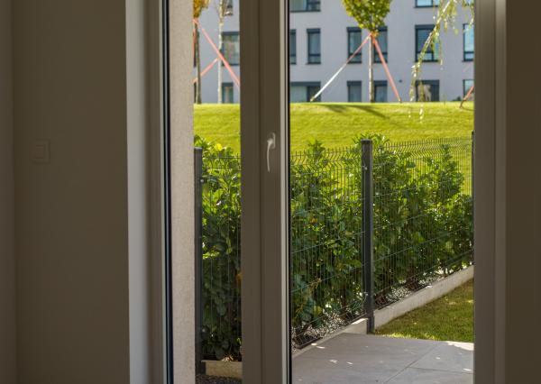 NA PREDAJ NOVOSTAVBA 2-izbový byt 62,38m2 s predzáhradkou, pivnicou a park. státím v projekte Prúdy, ul. Včelárska Trnava