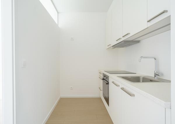 NA PREDAJ NOVOSTAVBA 2-izbový byt 62,38m2 s predzáhradkou, pivnicou a park. státím v projekte Prúdy, ul. Včelárska Trnava