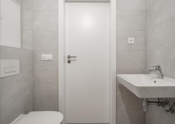 NA PREDAJ NOVOSTAVBA 2-izbový byt 62,38m2 s predzáhradkou, pivnicou a park. státím v projekte Prúdy, ul. Včelárska Trnava