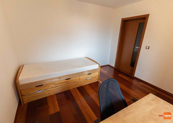 Exkluzívne Vám ponúkame na prenájom 3 izbový byt s loggiou   v Humennom.