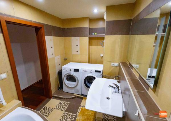 Exkluzívne Vám ponúkame na prenájom 3 izbový byt s loggiou   v Humennom.