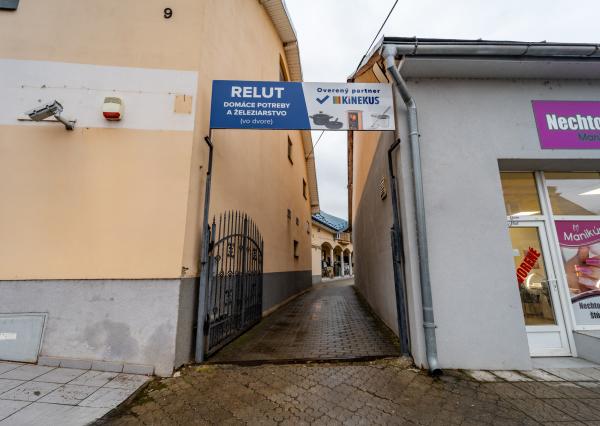 Obchodná budova na predaj