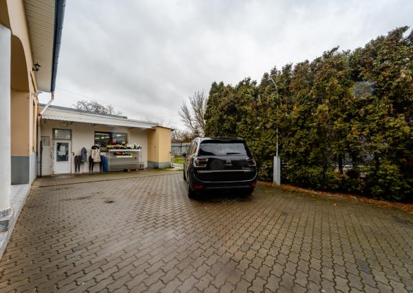 Obchodná budova na predaj