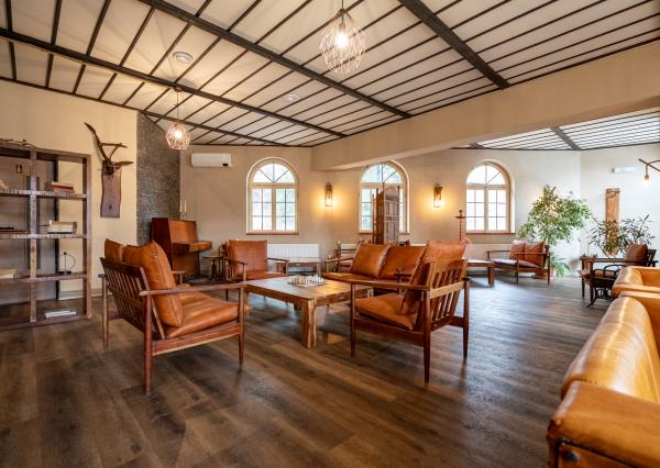 NA PREDAJ – Polyfunkčný objekt, Banská Štiavnica – Križovatka