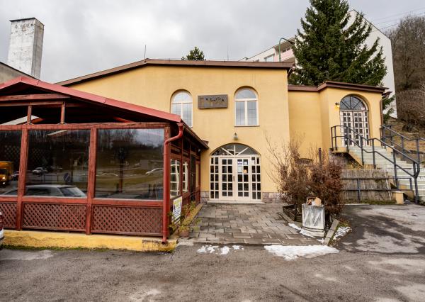 NA PREDAJ – Polyfunkčný objekt, Banská Štiavnica – Križovatka