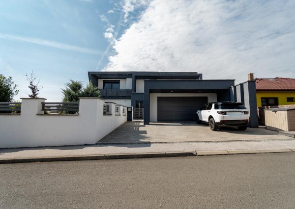 Exkluzívna novostavba rodinného domu, predaj, 650 m2 úžitková plocha, bazén, s kompletným zariadením, Polesná, Košice - Krásna, Na Hore