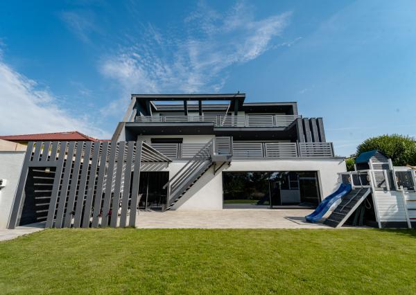 Exkluzívna novostavba rodinného domu, predaj, 650 m2 úžitková plocha, bazén, s kompletným zariadením, Polesná, Košice - Krásna, Na Hore