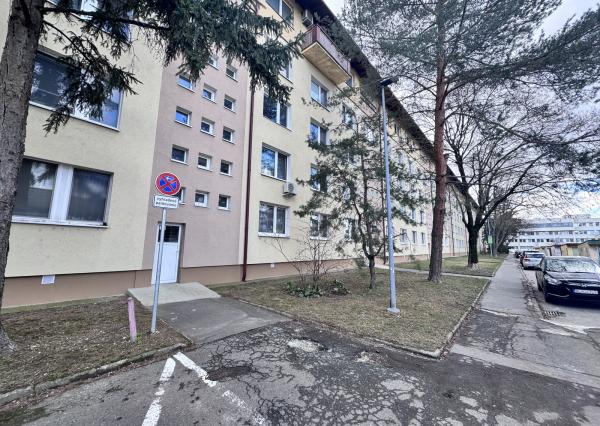 REZERVOVANÉ - Exkluzívne Predaj 3-izb. byt + balkón; Exnárová ul., Bratislava II. – Ružinov