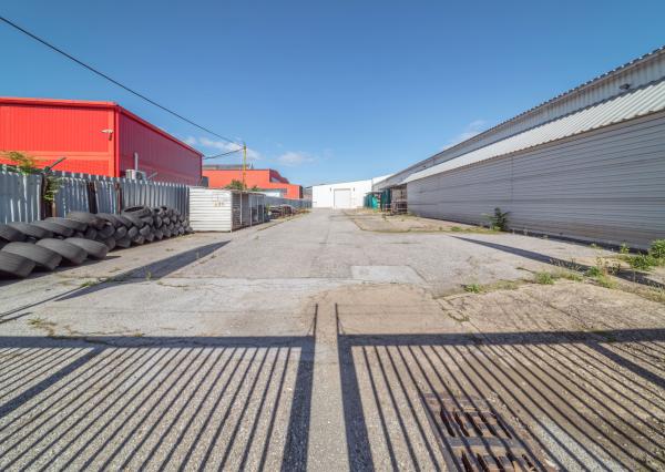 Sklad s variabilným rozdelením, prenájom, 730 m2, prístup pre nákladnú dopravu, Južná trieda, Košice