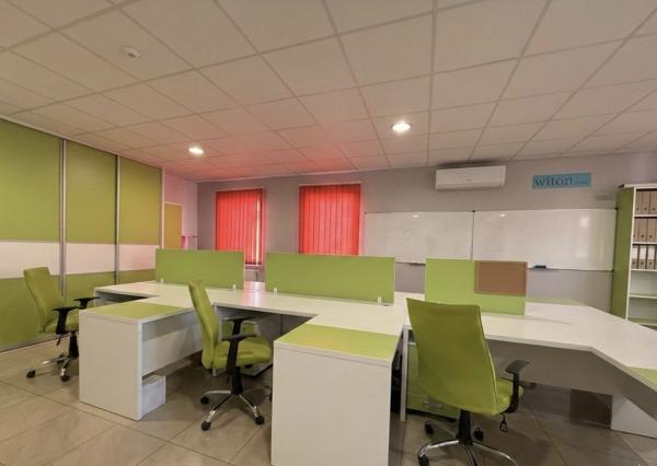 Ponúkane  na prenájom multifunkčný obchodno-administratívny priestor vo Vranove nad Topľou.