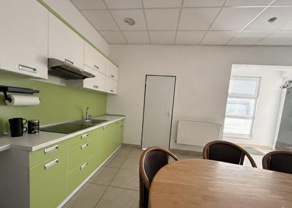 Ponúkane  na prenájom multifunkčný obchodno-administratívny priestor vo Vranove nad Topľou.