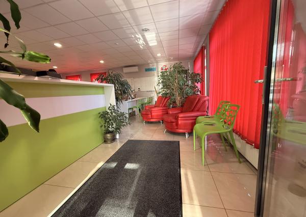 Ponúkane  na prenájom multifunkčný obchodno-administratívny priestor vo Vranove nad Topľou.