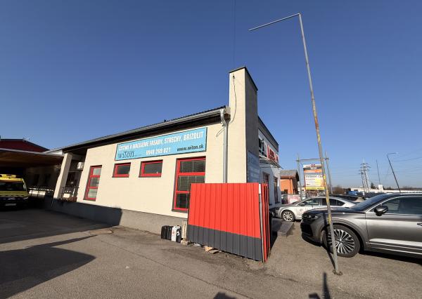 Ponúkane  na prenájom multifunkčný obchodno-administratívny priestor vo Vranove nad Topľou.