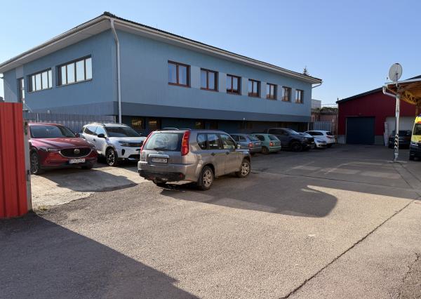 Ponúkane  na prenájom multifunkčný obchodno-administratívny priestor vo Vranove nad Topľou.