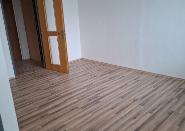 Na prenájom pekný priestranný 2-izbový byt v Humennom