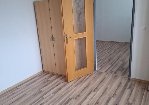 Na prenájom pekný priestranný 2-izbový byt v Humennom