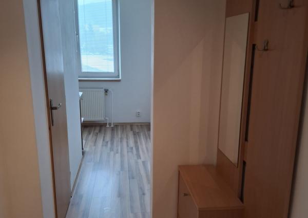 Na prenájom pekný priestranný 2-izbový byt v Humennom