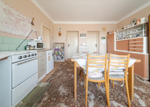 Dvojgeneračný RD  na predaj ● 5 izieb ● okrajová časť obce Veľká Ida