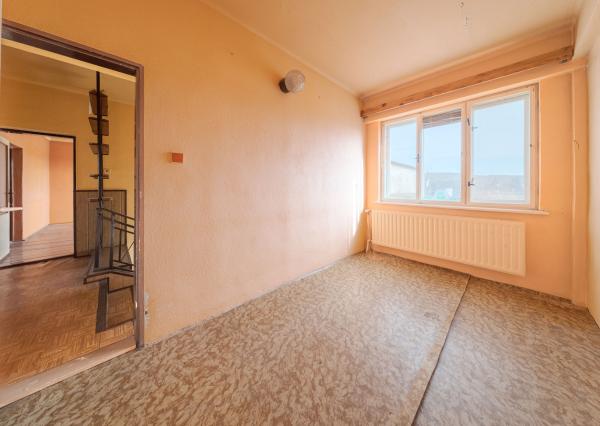 Dvojgeneračný RD  na predaj ● 5 izieb ● okrajová časť obce Veľká Ida