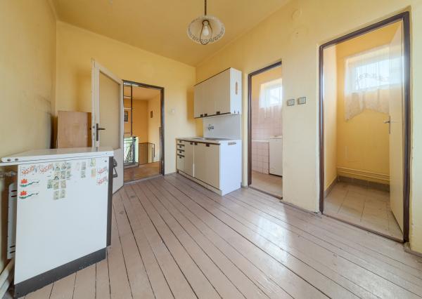 Dvojgeneračný RD  na predaj ● 5 izieb ● okrajová časť obce Veľká Ida