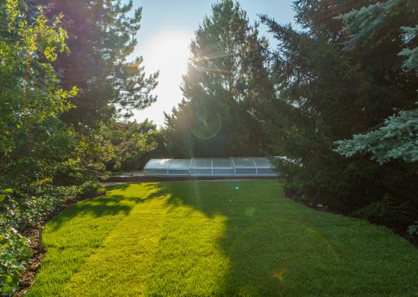 Ponúkame na predaj priestranný rodinný dom 456,06m2 s bazénom v tichej ulici, blízko centra Stupavy