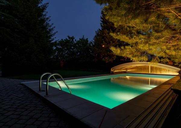 Ponúkame na predaj priestranný rodinný dom 456,06m2 s bazénom v tichej ulici, blízko centra Stupavy