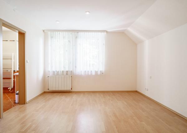 Ponúkame na predaj priestranný rodinný dom 456,06m2 s bazénom v tichej ulici, blízko centra Stupavy