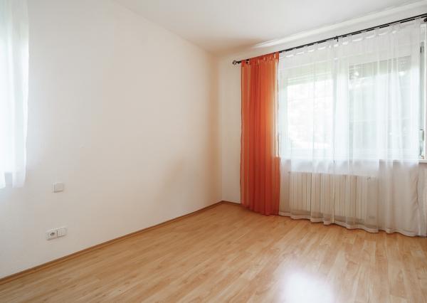 Ponúkame na predaj priestranný rodinný dom 456,06m2 s bazénom v tichej ulici, blízko centra Stupavy