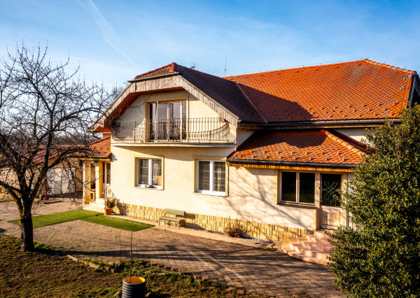 Exkluzívna ponuka – luxusný rodinný dom v centre obce