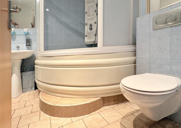 Prenájom: 2-izbový byt pri centre, Vilová, BA-Petržalka