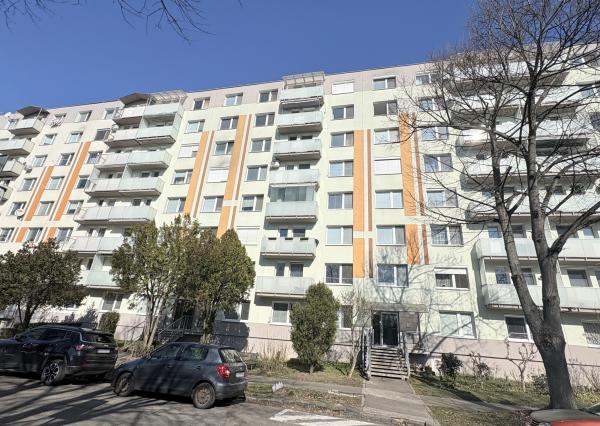 Prenájom: 2-izbový byt pri centre, Vilová, BA-Petržalka