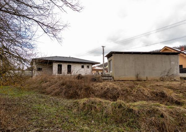 NA PREDAJ – Moderný 4-izbový rodinný dom s veľkou terasou a súkromím | Hontianske Nemce | pozemok 765 m²