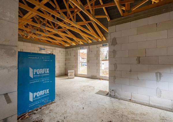 NA PREDAJ – Moderný 4-izbový rodinný dom s veľkou terasou a súkromím | Hontianske Nemce | pozemok 765 m²