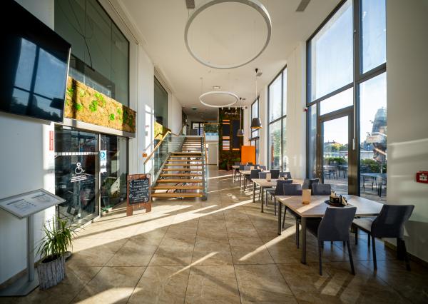 Prenájom kompletne zariadenej reštaurácie v business centre Floreát Ideapark – Piešťany