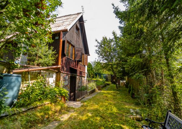 Ponúkame Vám na predaj chatu zo záhradou na Bukovci