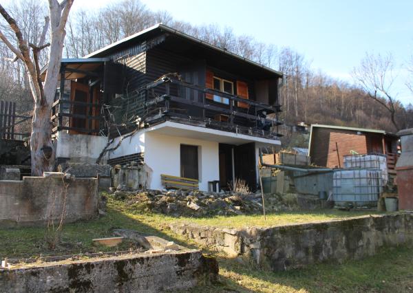 REZERVOVANÉ - Predaj  záhradnej chaty so záhradou 335 m2, krbom, Banská Bystrica-Riečka