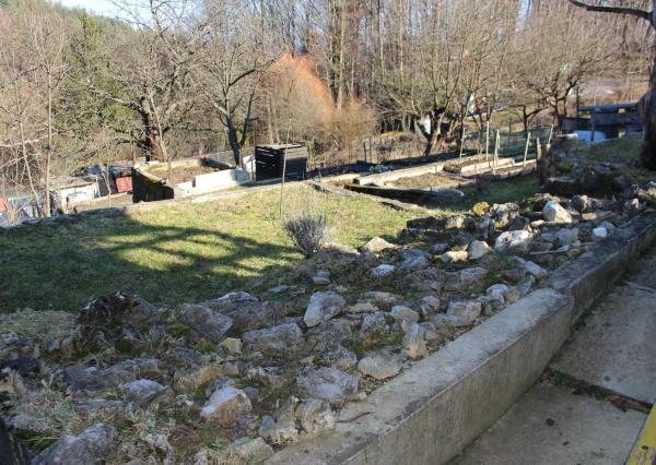 REZERVOVANÉ - Predaj  záhradnej chaty so záhradou 335 m2, krbom, Banská Bystrica-Riečka