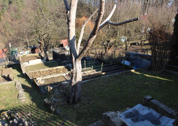 REZERVOVANÉ - Predaj  záhradnej chaty so záhradou 335 m2, krbom, Banská Bystrica-Riečka