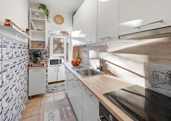 REZERVOVANÉ - Na predaj zrekonštruovaný 3-izbový s loggiou, 74,50 m2, Revúcka ulica, Bratislava-Nivy