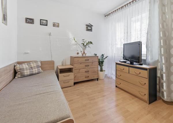 REZERVOVANÉ - Na predaj zrekonštruovaný 3-izbový s loggiou, 74,50 m2, Revúcka ulica, Bratislava-Nivy