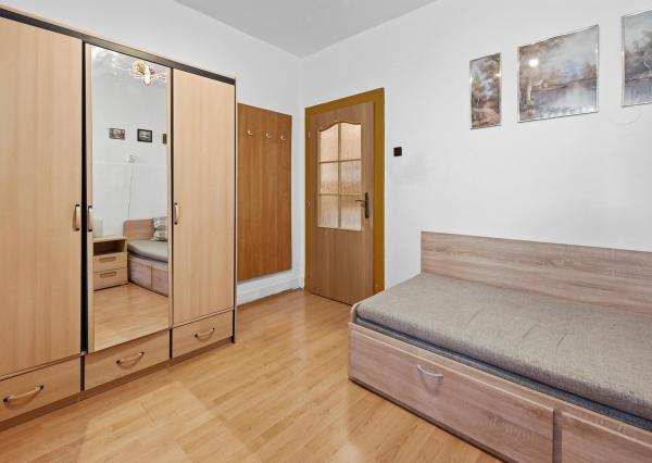 REZERVOVANÉ - Na predaj zrekonštruovaný 3-izbový s loggiou, 74,50 m2, Revúcka ulica, Bratislava-Nivy