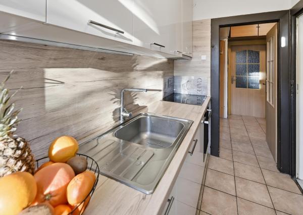 REZERVOVANÉ - Na predaj zrekonštruovaný 3-izbový s loggiou, 74,50 m2, Revúcka ulica, Bratislava-Nivy