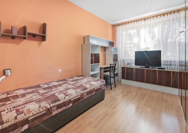 REZERVOVANÉ - Na predaj zrekonštruovaný 3-izbový s loggiou, 74,50 m2, Revúcka ulica, Bratislava-Nivy