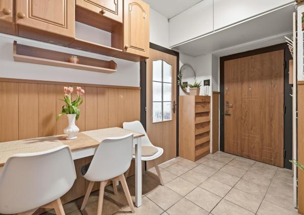 REZERVOVANÉ - Na predaj zrekonštruovaný 3-izbový s loggiou, 74,50 m2, Revúcka ulica, Bratislava-Nivy